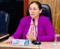 Ana Aline solicita ao Executivo envio de projeto de acessibilidade e cobertura da Praça Basílio Ginane