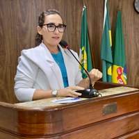 Ana Aline solicita limpeza e reforma dos banheiros da Praça Dom José Delgado