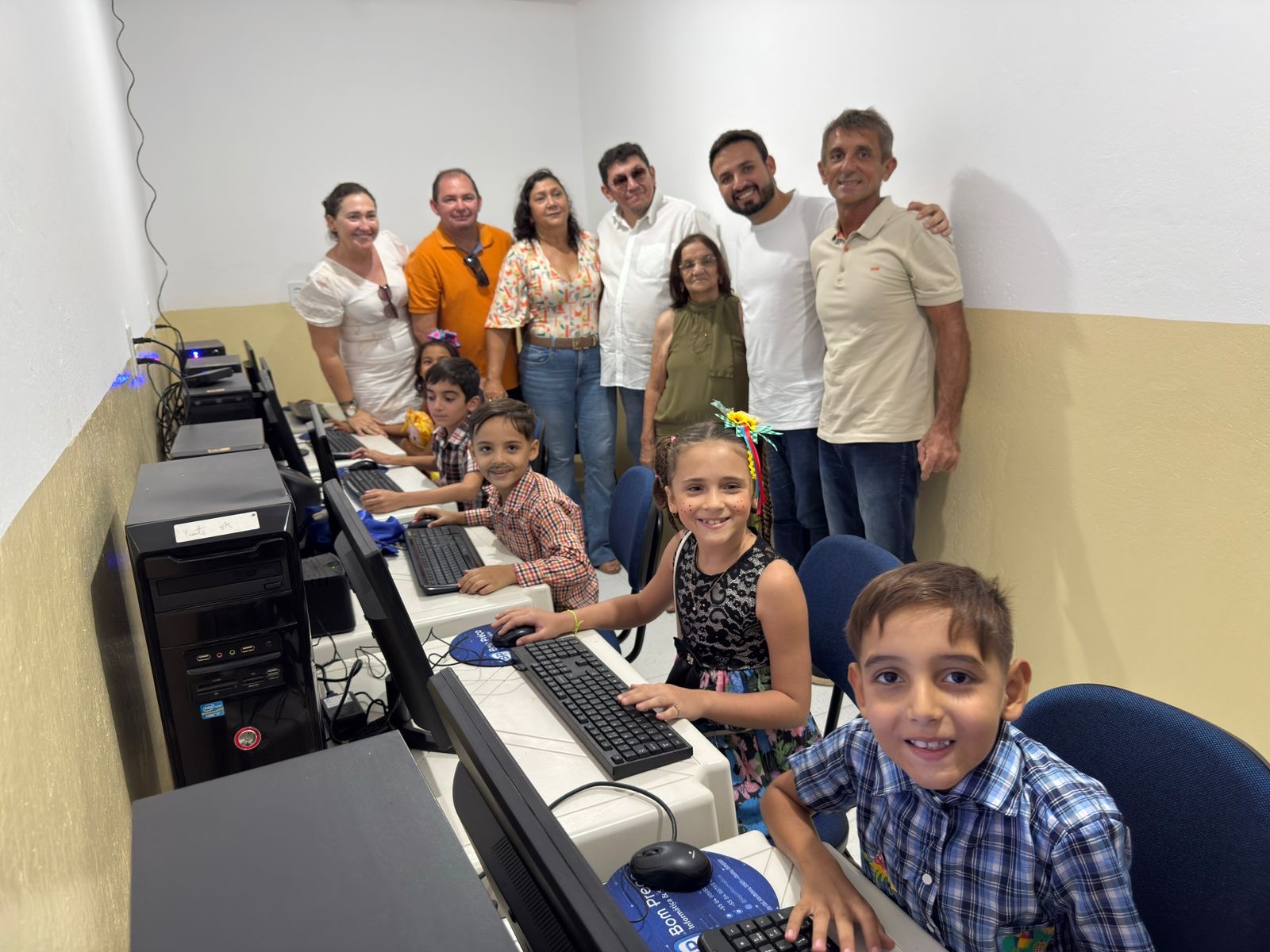 Comitiva da CMC prestigia inauguração da reforma, ampliação e climatização de escola na zona rural