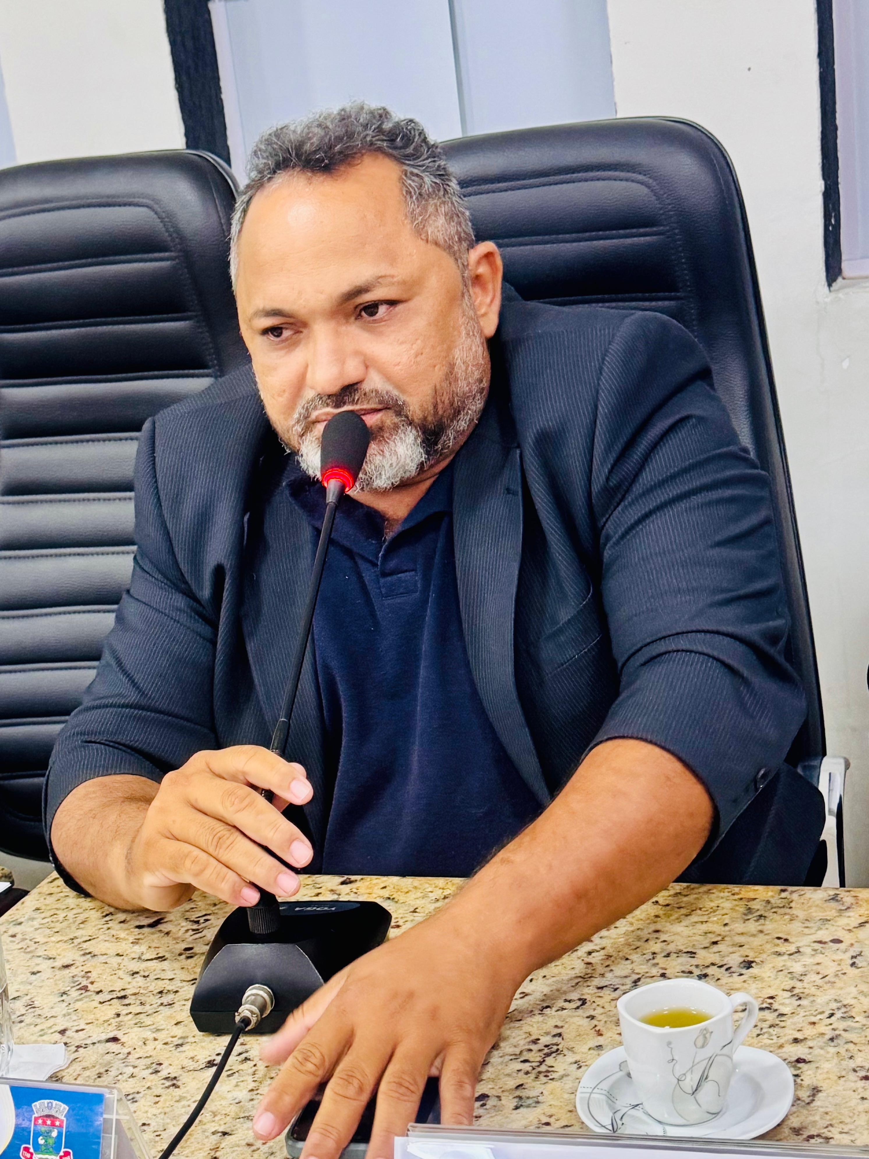 Dedé Boneleiro propõe construção de quadra esportiva no sítio Furna da Onça