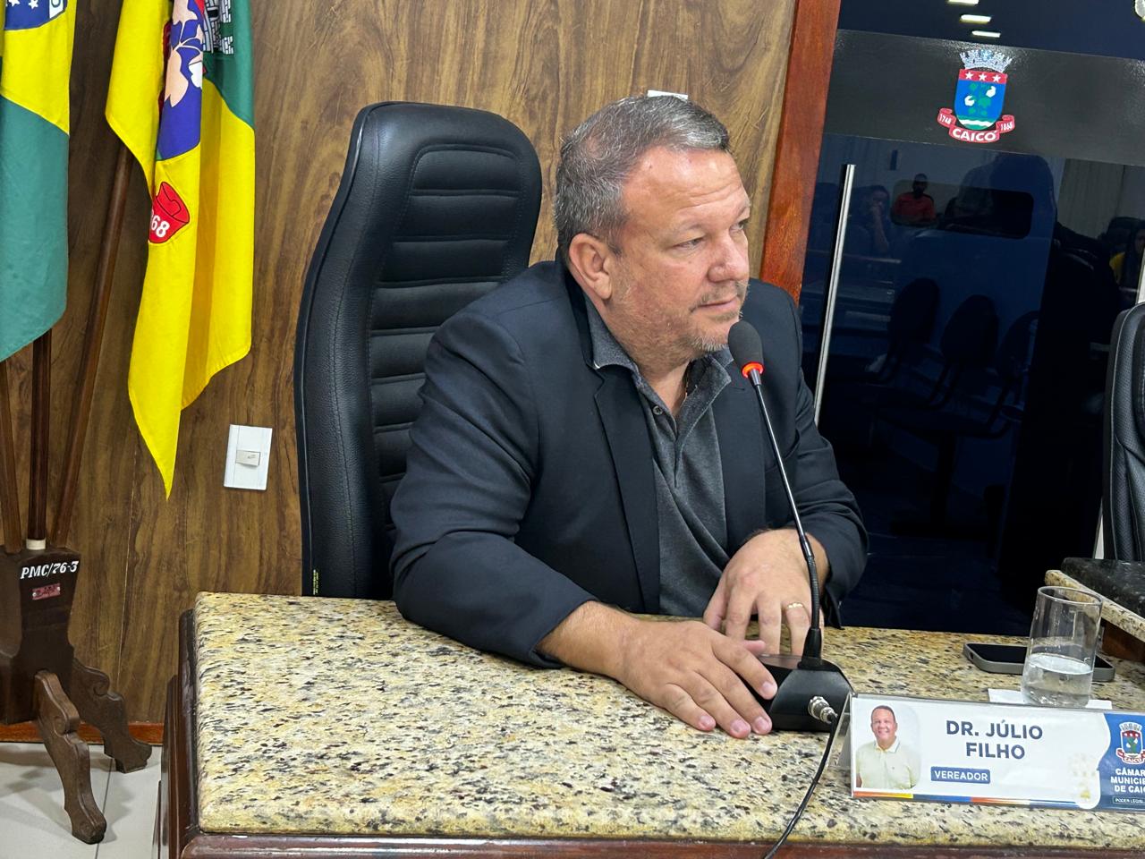 Dr. Júlio Filho quer instalação de lixeiras nas Praças de Sant’Ana e do Coreto