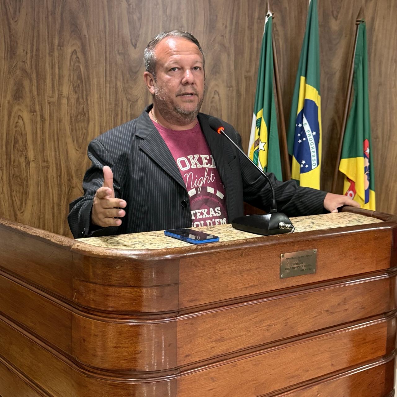 Dr. Júlio solicita construção de lombada em frente ao Detran