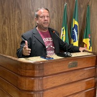 Dr. Júlio solicita construção de lombada em frente ao Detran