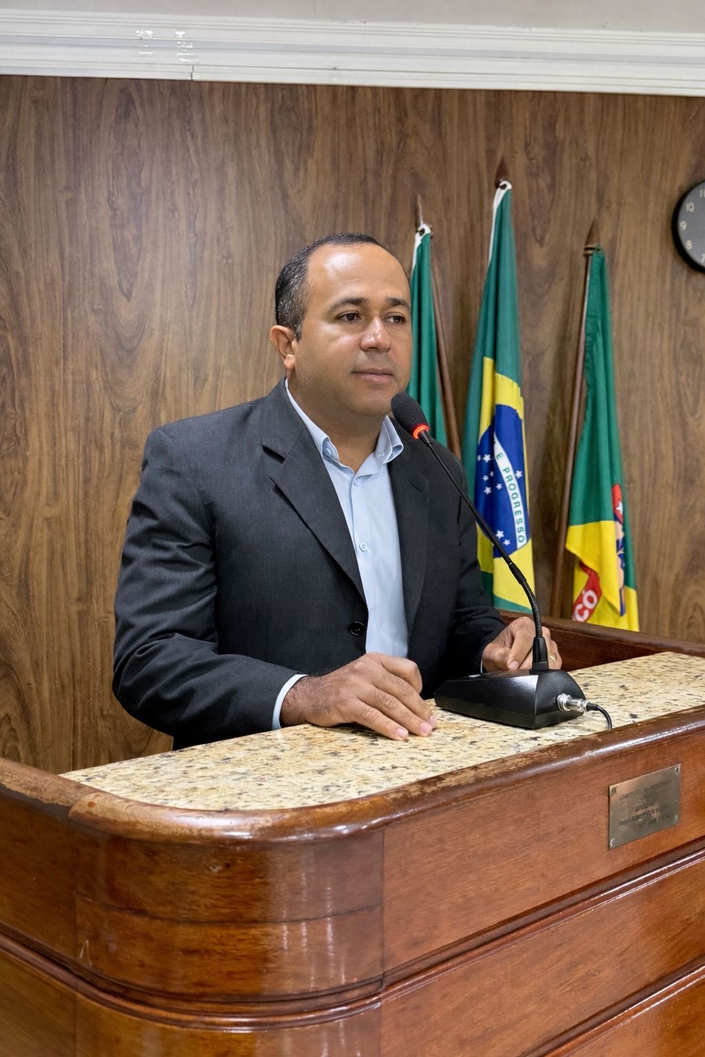 Irmão Renato solicita revitalização da Praça da Bíblia, no bairro Salviano Santos