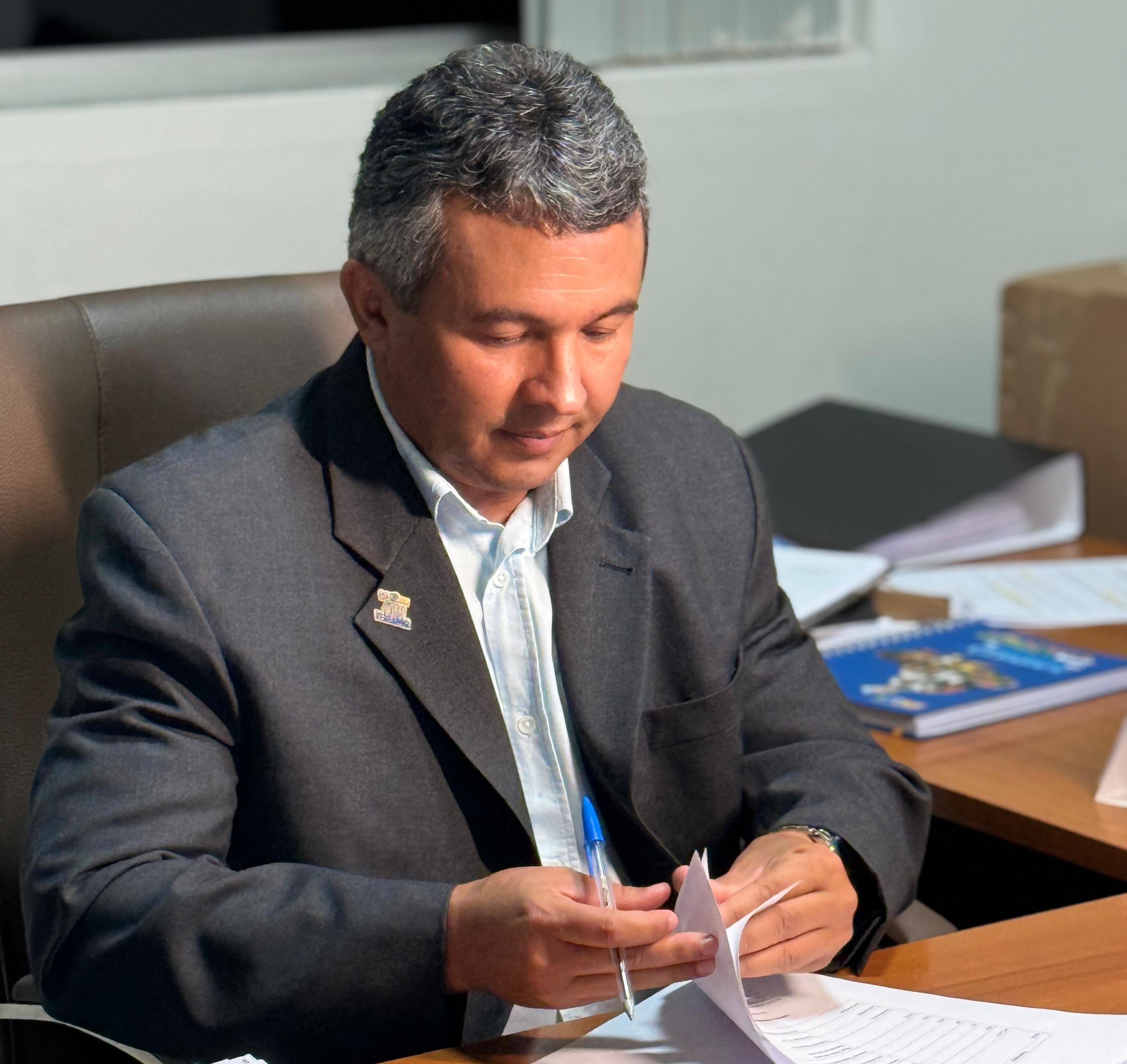 Presidente da Câmara de Caicó propõe criação de berçário público para crianças de zero a um ano