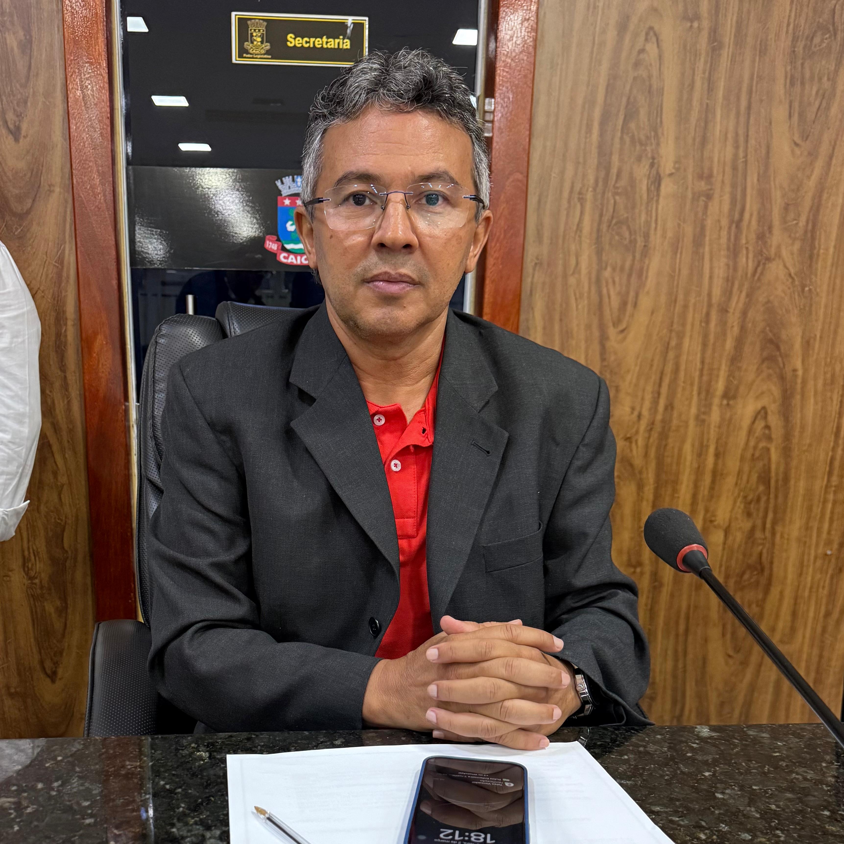 Presidente Ivanildo propõe construção de banheiros públicos na Alameda Gastronômica