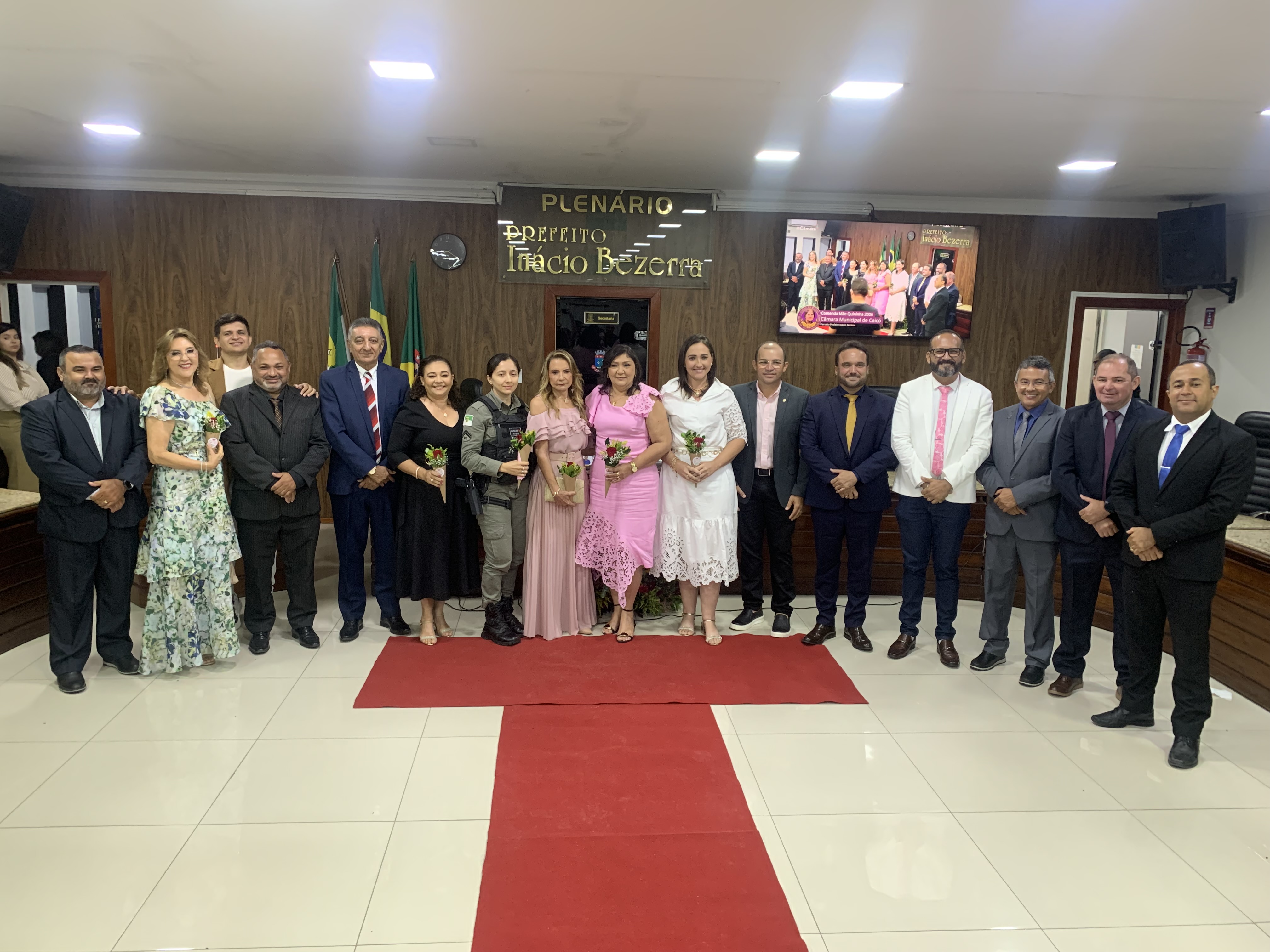 Sessão Solene reforça valorização feminina com entrega da Comenda Mãe Quininha