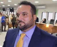 Vereador Artur Maynard solicita mudança dos horários de coleta de lixo a fim de preservar saúde dos garis do calor excessivo