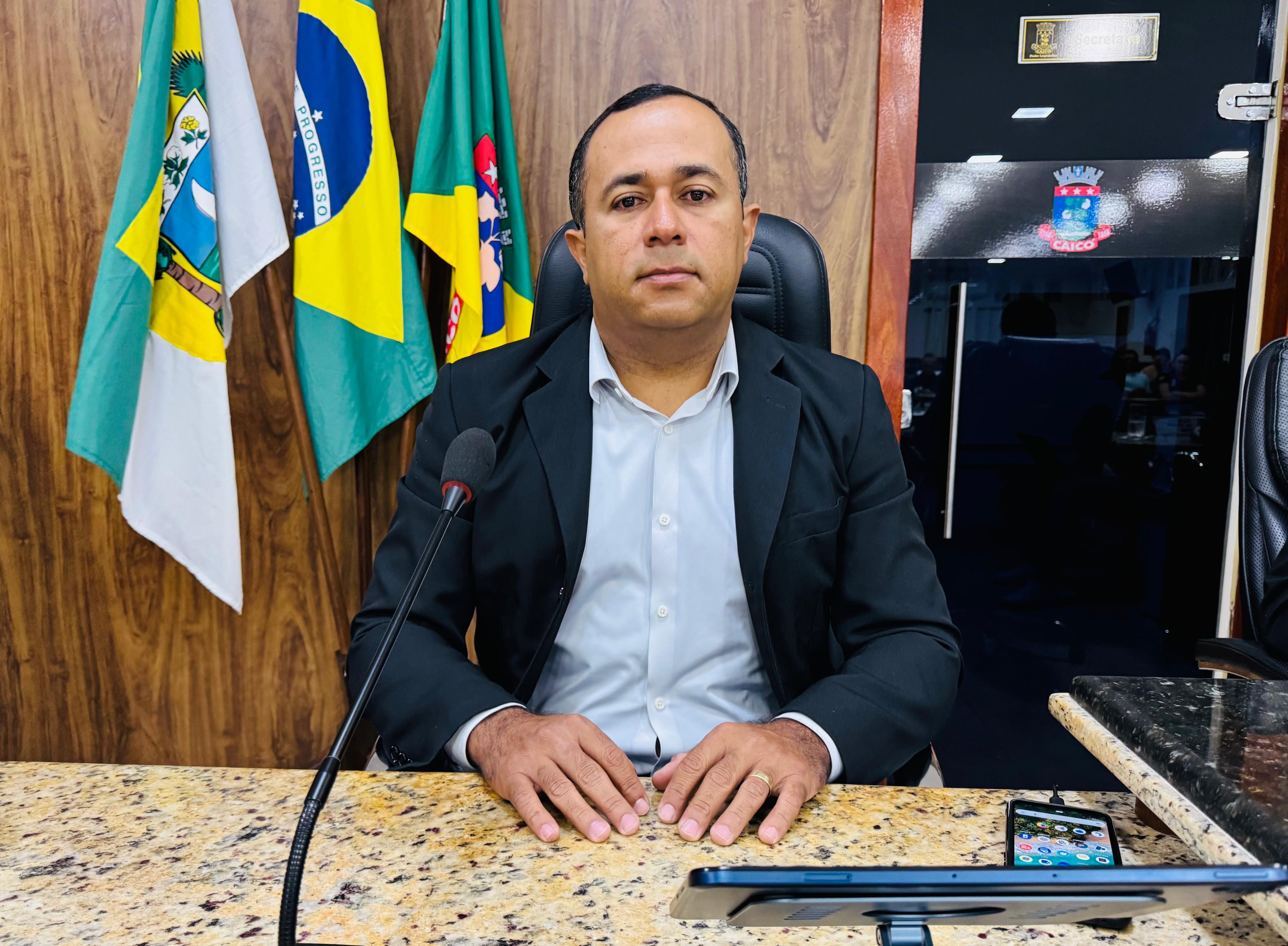 Vereador Irmão Renato solicita implantação de placas turísticas indicando igrejas evangélicas de relevância histórica em Caicó