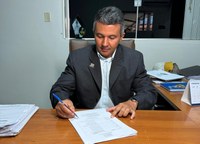 Vereador Ivanildo do Hospital solicita instalação de sinalização de trânsito horizontal e vertical na rua Generina Vale