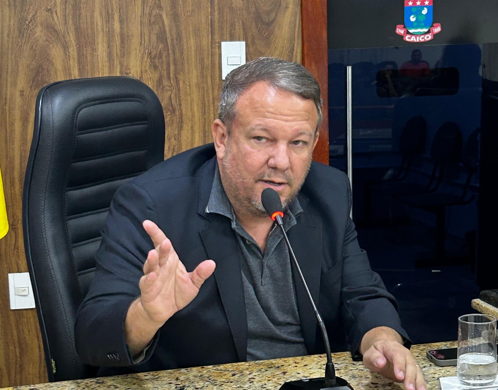 Vereador Júlio Filho protocola Projeto de Lei que institui programa de controle reprodutivo e proteção de cães e gatos em Caicó