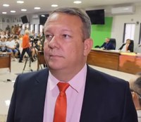 Vereador Júlio Filho solicita implantação de sinalização horizontal e vertical na Av. Carlindo Dantas