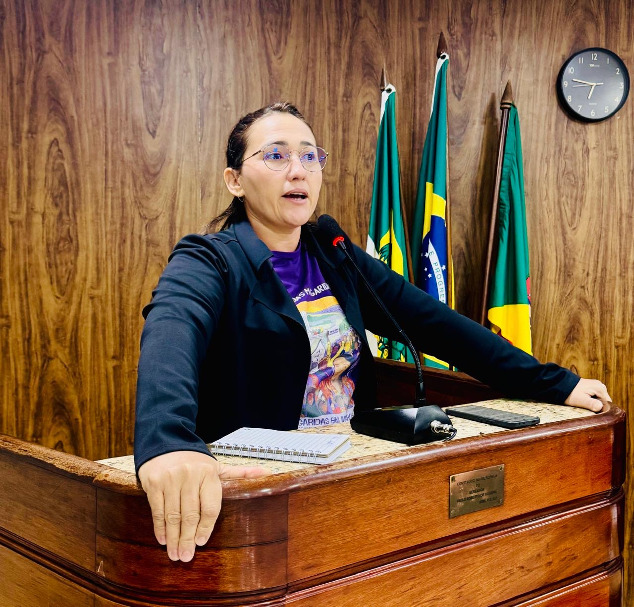 Vereadora Ana Aline propõe construção de quadra de esportes na Vila 2 do Sabugi